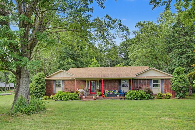 1001 Due West Cir, Lafayette, TN 37083