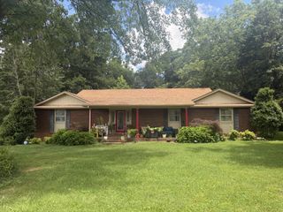 1001 Due West Cir, Lafayette, TN 37083