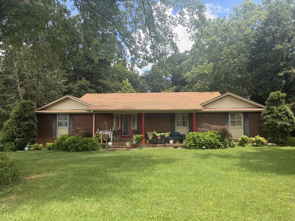 1001 Due West Cir, Lafayette, TN 37083