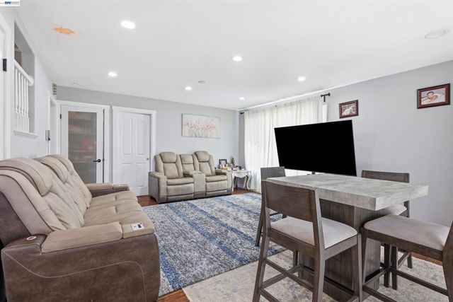 1042 Lomitas Ave, Livermore, CA 94550
