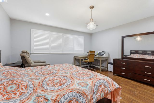 1042 Lomitas Ave, Livermore, CA 94550
