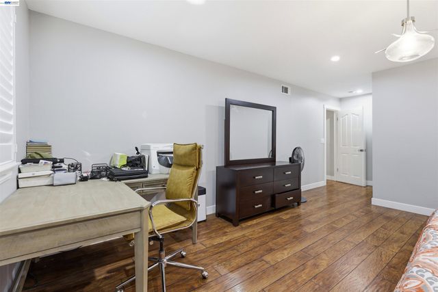 1042 Lomitas Ave, Livermore, CA 94550