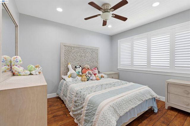 1042 Lomitas Ave, Livermore, CA 94550