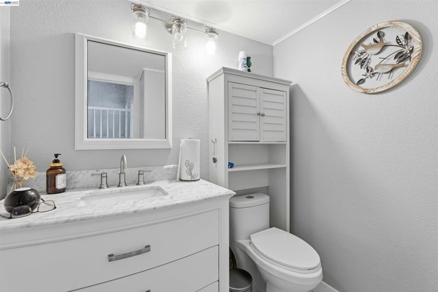 1042 Lomitas Ave, Livermore, CA 94550