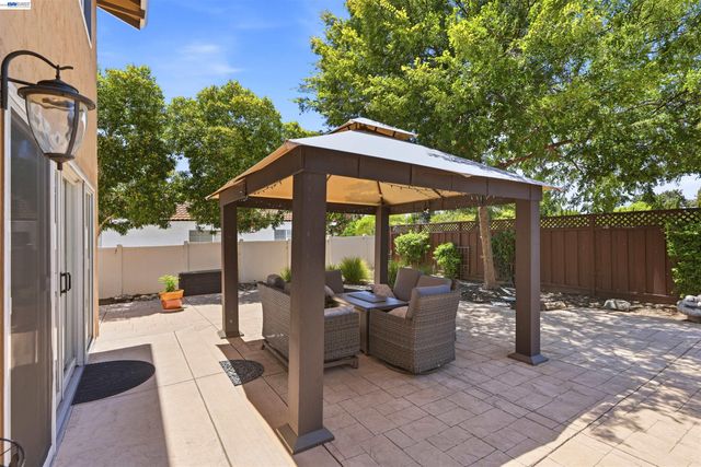 1042 Lomitas Ave, Livermore, CA 94550