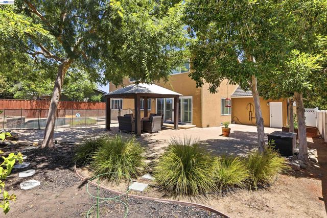 1042 Lomitas Ave, Livermore, CA 94550
