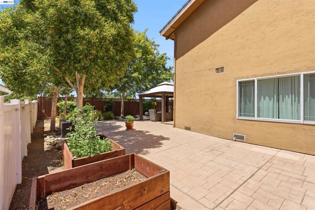 1042 Lomitas Ave, Livermore, CA 94550