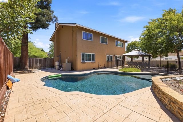 1042 Lomitas Ave, Livermore, CA 94550