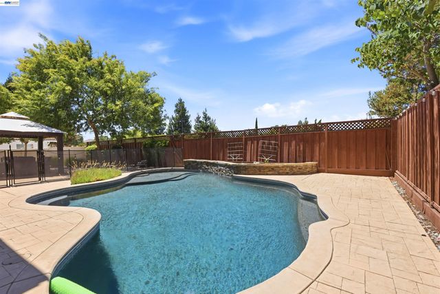 1042 Lomitas Ave, Livermore, CA 94550