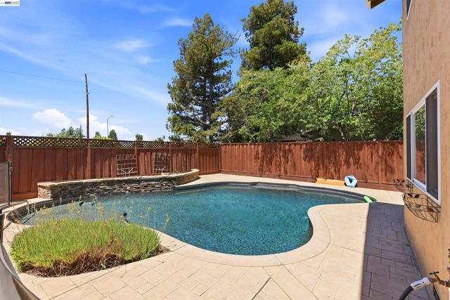 1042 Lomitas Ave, Livermore, CA 94550