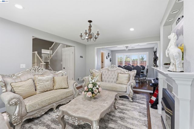 1042 Lomitas Ave, Livermore, CA 94550