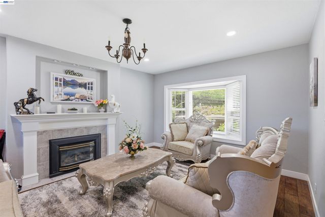 1042 Lomitas Ave, Livermore, CA 94550