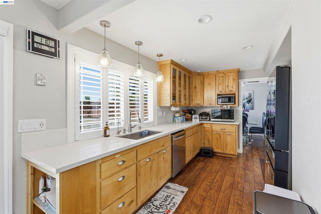1042 Lomitas Ave, Livermore, CA 94550