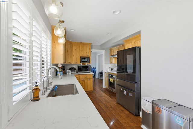 1042 Lomitas Ave, Livermore, CA 94550