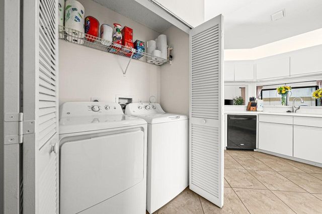 16 Vía De Casas Sur, Boynton Beach, FL 33426