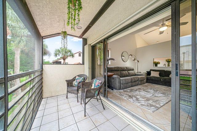 16 Vía De Casas Sur, Boynton Beach, FL 33426