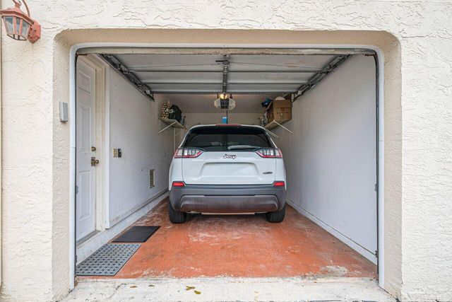 16 Vía De Casas Sur, Boynton Beach, FL 33426