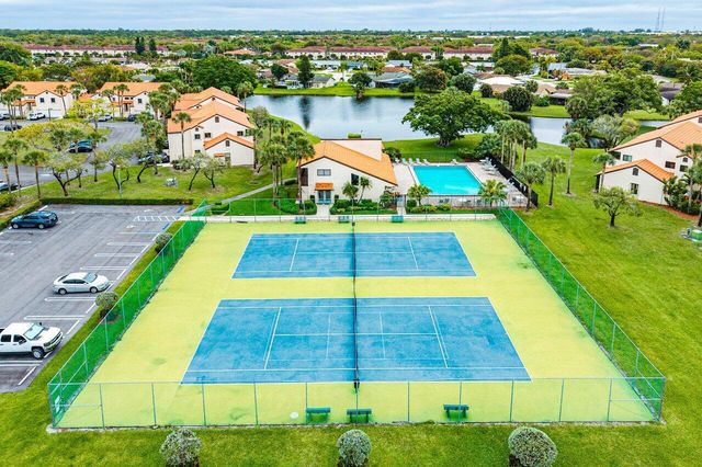 16 Vía De Casas Sur, Boynton Beach, FL 33426