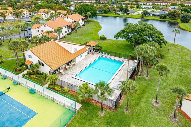 16 Vía De Casas Sur, Boynton Beach, FL 33426