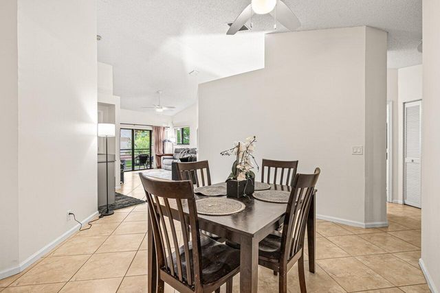 16 Vía De Casas Sur, Boynton Beach, FL 33426