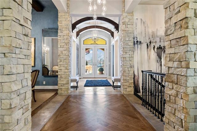 3322 W 137 Street, Leawood, KS 66224