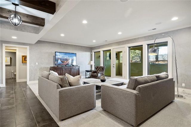 3322 W 137 Street, Leawood, KS 66224