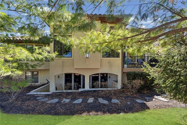 3322 W 137 Street, Leawood, KS 66224