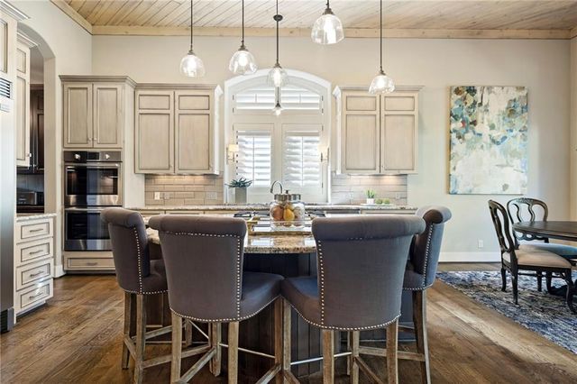 3322 W 137 Street, Leawood, KS 66224