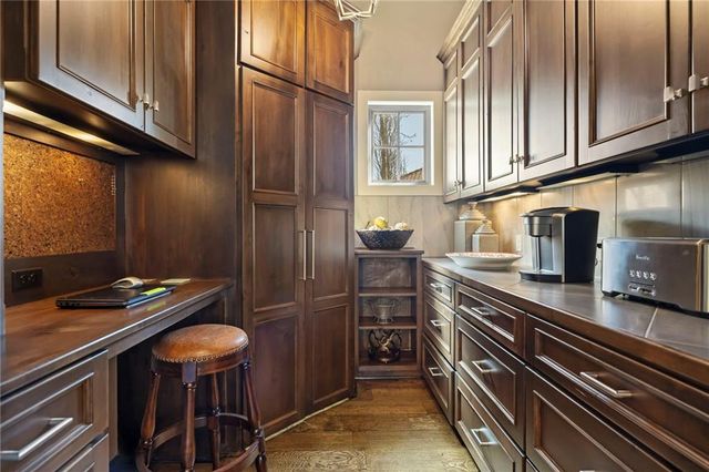 3322 W 137 Street, Leawood, KS 66224