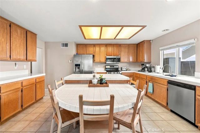 637 Avondale, Corona, CA 92879