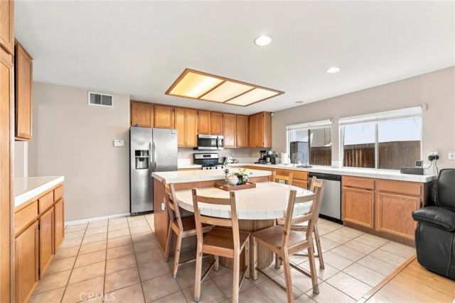 637 Avondale, Corona, CA 92879