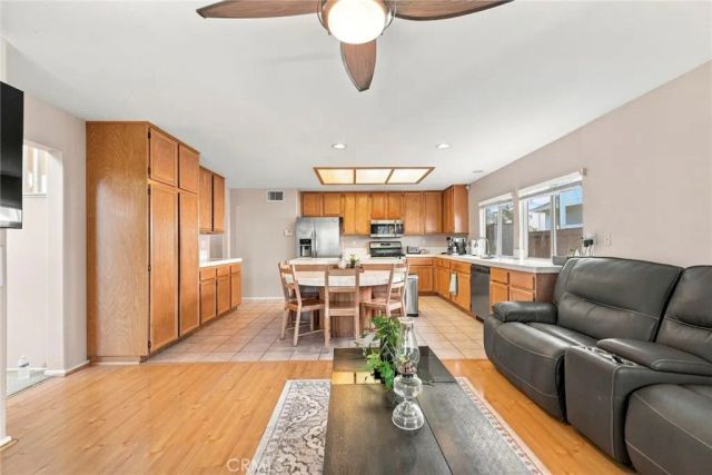 637 Avondale, Corona, CA 92879