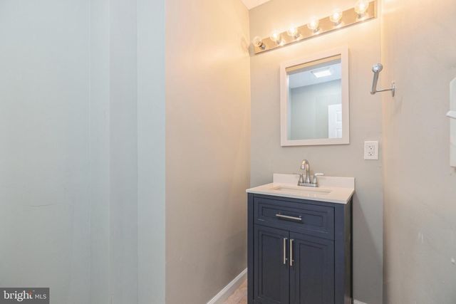 250 WARREN ST, Beverly, NJ 08010