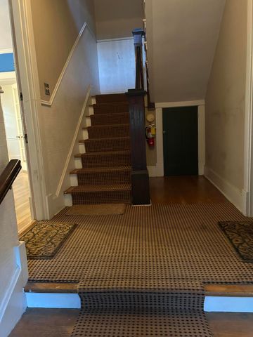 1127 Richmond Road 1, Lexington, KY 40502