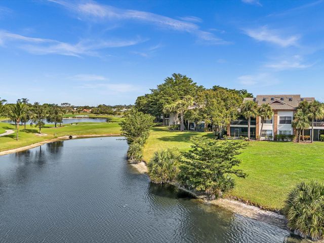 8049 Aberdeen Drive 201, Boynton Beach, FL 33472