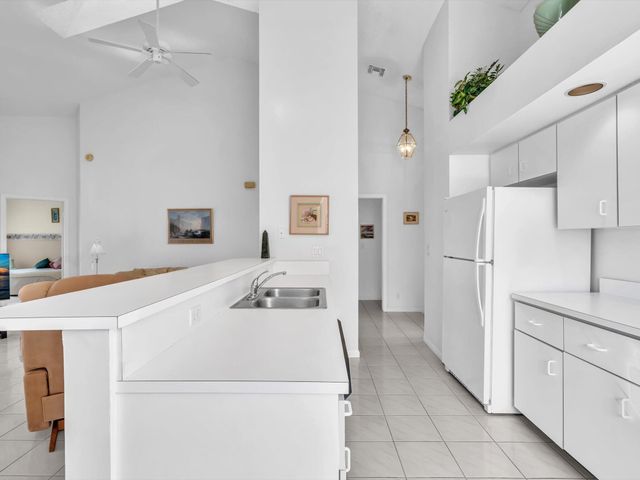 8049 Aberdeen Drive 201, Boynton Beach, FL 33472