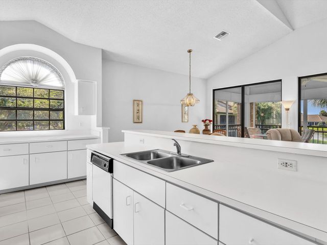 8049 Aberdeen Drive 201, Boynton Beach, FL 33472