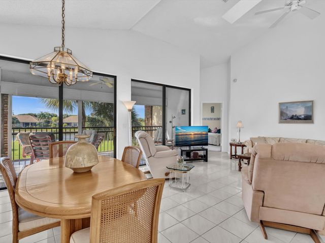 8049 Aberdeen Drive 201, Boynton Beach, FL 33472
