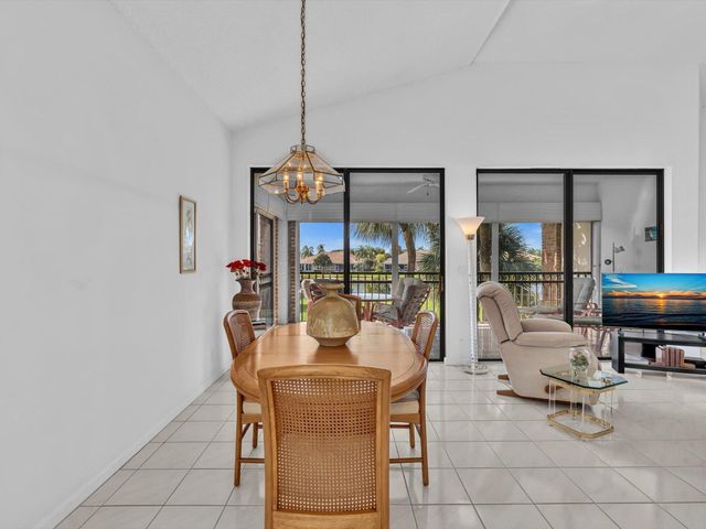 8049 Aberdeen Drive 201, Boynton Beach, FL 33472