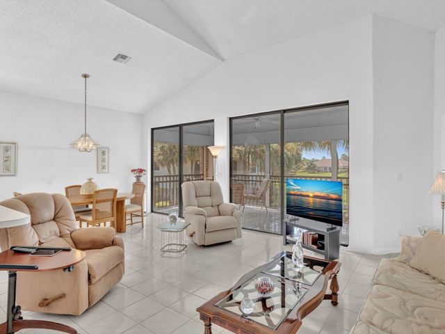 8049 Aberdeen Drive 201, Boynton Beach, FL 33472
