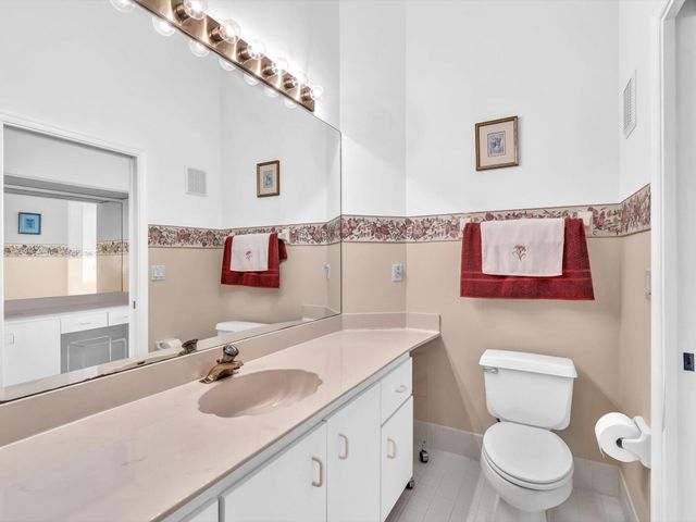 8049 Aberdeen Drive 201, Boynton Beach, FL 33472