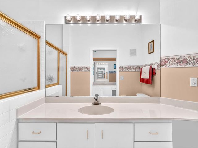 8049 Aberdeen Drive 201, Boynton Beach, FL 33472