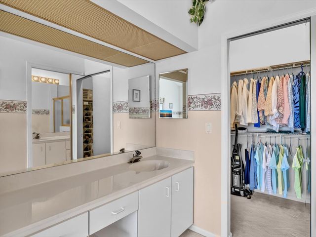 8049 Aberdeen Drive 201, Boynton Beach, FL 33472