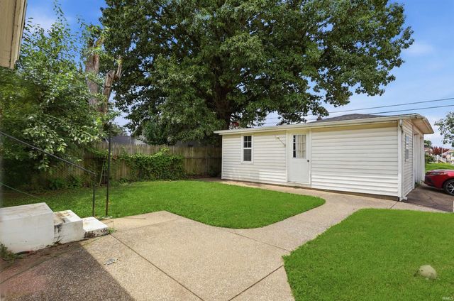 1320 N Main Street, Evansville, IN 47711