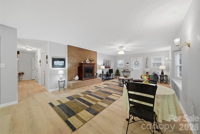 2336 21st Avenue NE, Hickory, NC 28601