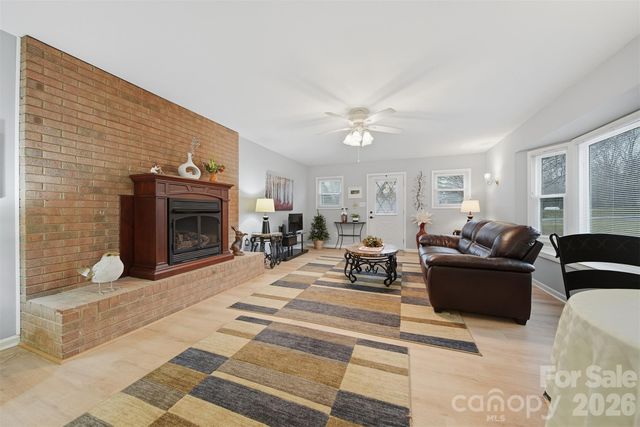 2336 21st Avenue NE, Hickory, NC 28601