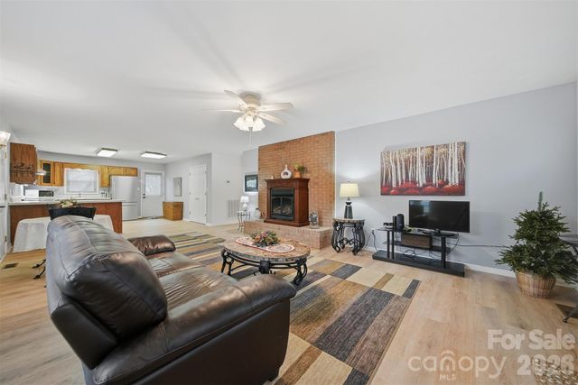 2336 21st Avenue NE, Hickory, NC 28601