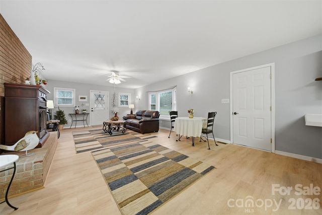 2336 21st Avenue NE, Hickory, NC 28601