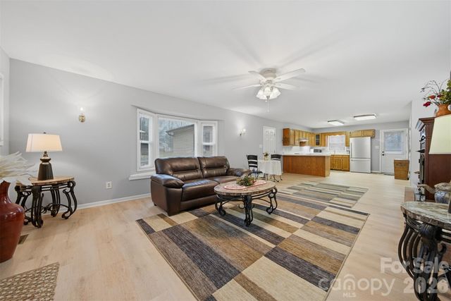 2336 21st Avenue NE, Hickory, NC 28601