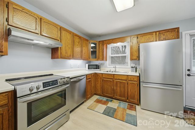 2336 21st Avenue NE, Hickory, NC 28601